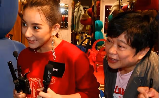 知名經紀人小美喪父!郭富城送花圈到靈堂致哀,相識30年情同家人