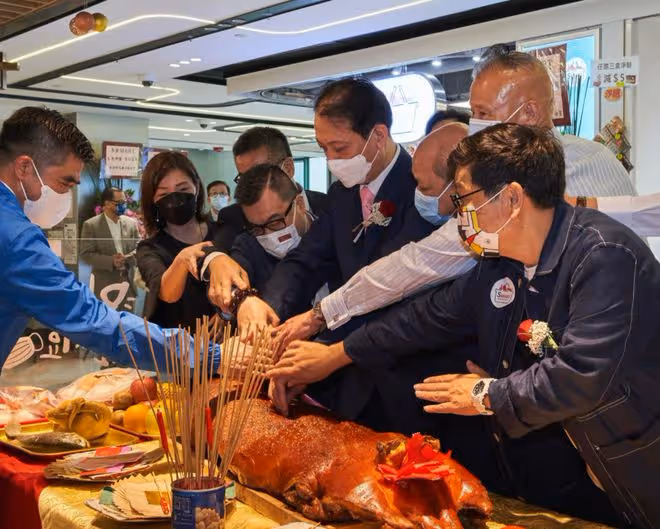 恭喜!苑瓊丹投資超市開業,58歲成商界女強人,內地開100家餐廳