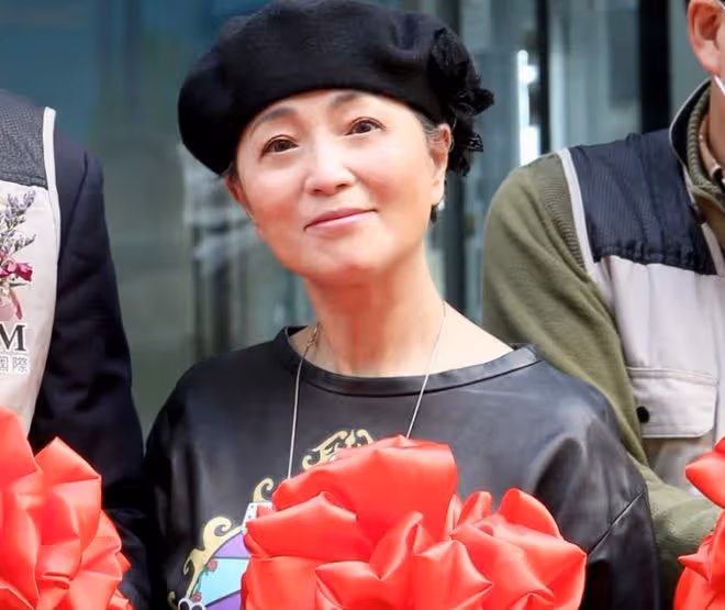 恭喜！苑瓊丹投資超市開業，58歲成商界女強人，內地開100家餐廳