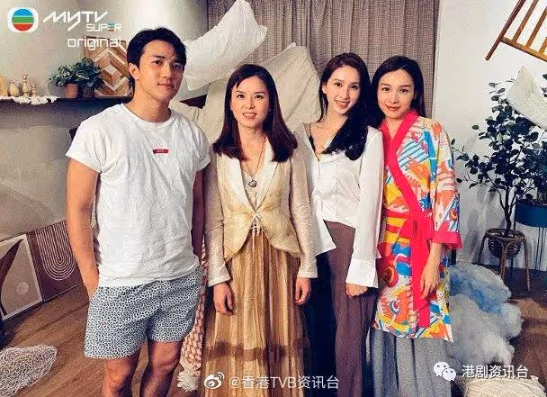李佳芯睡袍造型上陣!為大家解開夢境之謎