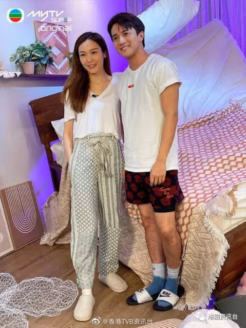 李佳芯睡袍造型上陣!為大家解開夢境之謎