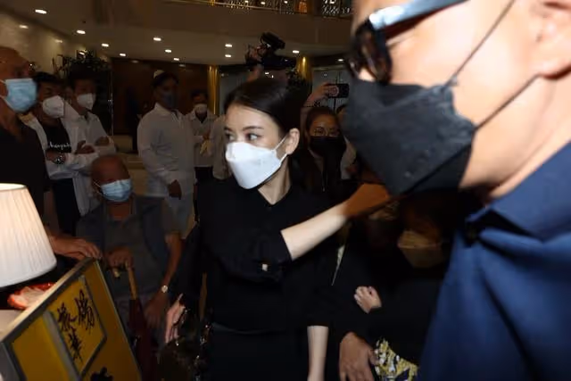 郭富城經理人父親上月離世享壽百齡,天王攜太太女兒致哀場面混亂