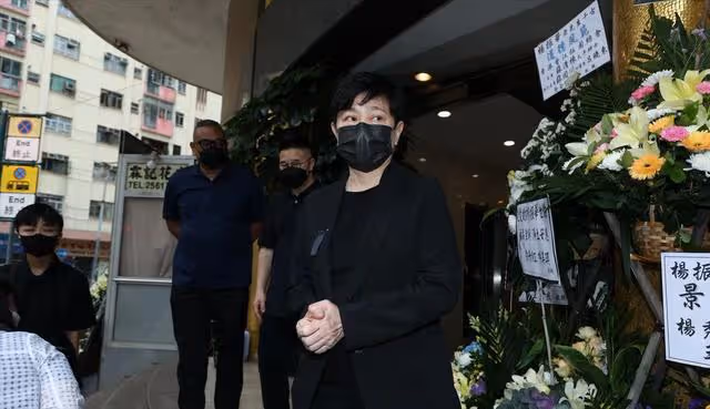 郭富城經理人父親上月離世享壽百齡,天王攜太太女兒致哀場面混亂