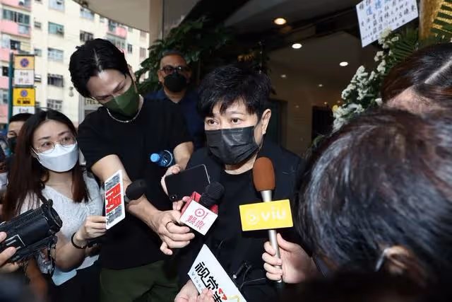郭富城經理人父親上月離世享壽百齡,天王攜太太女兒致哀場面混亂