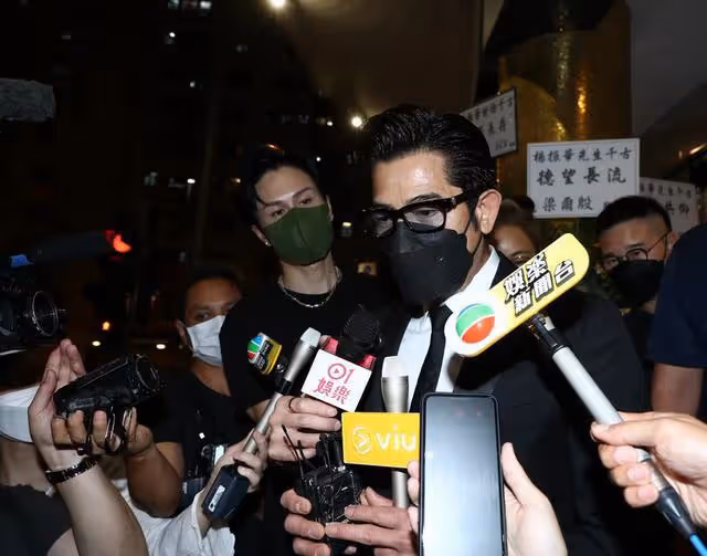 郭富城經理人父親上月離世享壽百齡,天王攜太太女兒致哀場面混亂