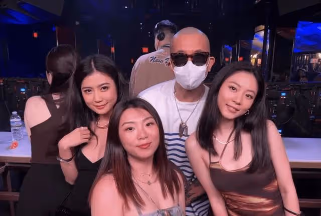 具俊曄開粉絲泳池派對,是在模仿羅志祥?不怕大S吃醋嗎?