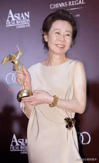 頭一天被香奈兒拒絕,第二天就拿奧斯卡?爽劇都不敢這麼寫