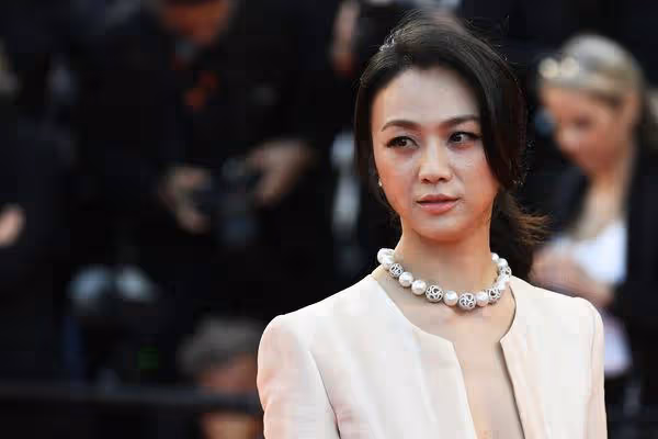 湯唯美翻坎城紅毯!「開大U」微露東西半球 IU出發對決爭影后