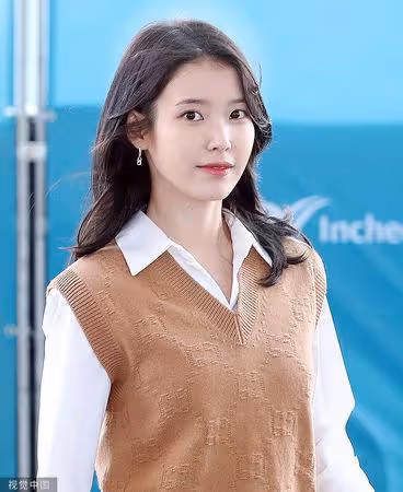 湯唯美翻坎城紅毯！「開大U」微露東西半球 IU出發對決爭影后