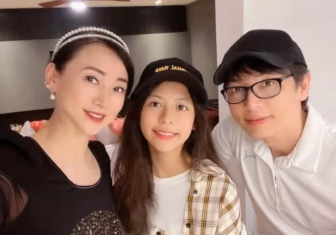 驚艷!翁虹14歲女兒曬古裝美照,五官精緻氣質空靈,美得被供出道
