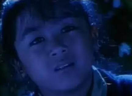8歲搭檔周潤發,因女扮男裝走紅「嫁大13歲導演」生下一對兒女 離婚後落魄到洗廁所?