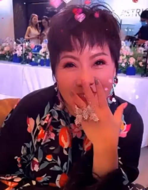 何超儀出席活動氣場十足,網友驚呼其身材變化太大