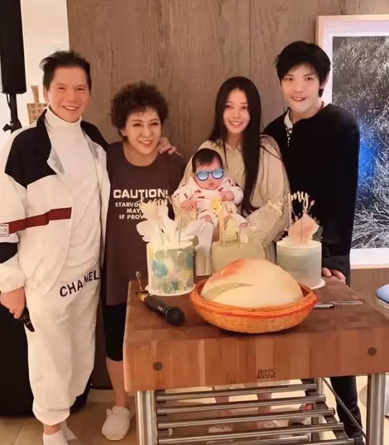何超儀出席活動氣場十足，網友驚呼其身材變化太大