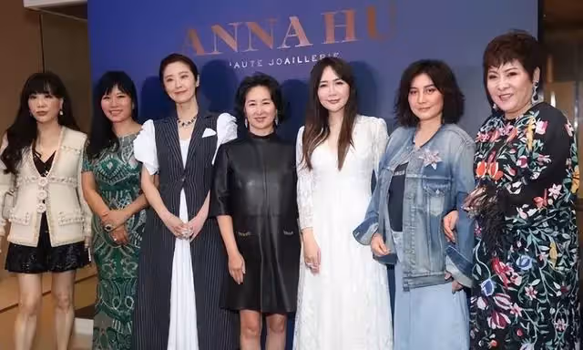 何超儀出席活動氣場十足，網友驚呼其身材變化太大