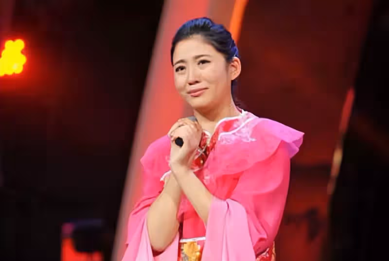 生下4個小時被拋棄!36歲光棍「把女棄嬰撿回家」送上大學 今碩士畢業「為養父成為醫生」報答養育恩