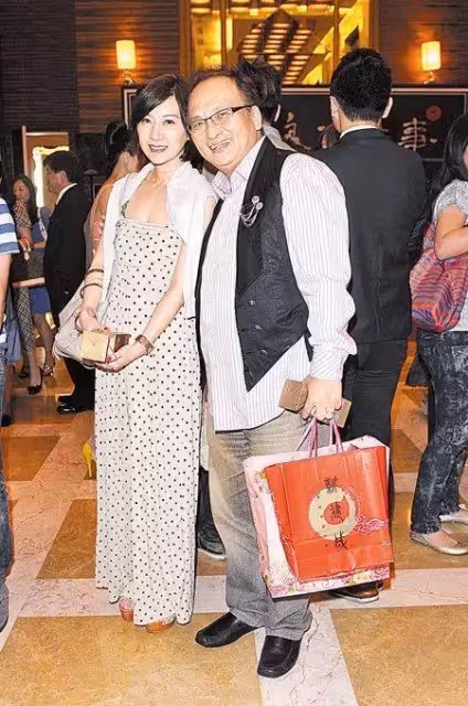 2段婚姻都無緣,孔鏘自責財產霸氣權給前妻,如今3婚枕邊人最謝前妻:生命貴人