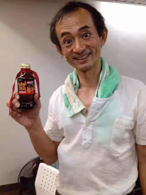 當妳永遠的左腳,蠻牛先生瞞著家人結婚,照顧獨腳妻鼓勵太太追夢,伴她躍上國際舞台