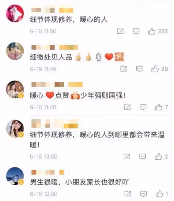 低調行善,母抱童上車「青年起身讓座」遭婉拒,戴耳機裝沒事「往旁一看暖舉曝光」網感動:細節體現修養