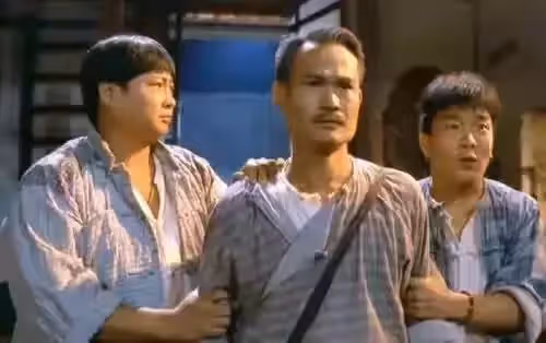 香港往事：當年「林正英」在酒吧鬧事，大哥「洪金寶」替他出頭，與14K「陳惠敏」硬剛卻慘敗