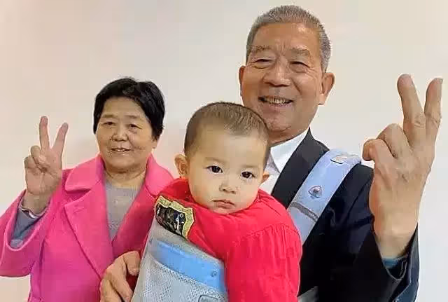 67歲老太得腦梗後「自然受孕」,兒女稱:敢要就斷絕關系,老夫妻堅決生子,如今3年後現狀讓人意外
