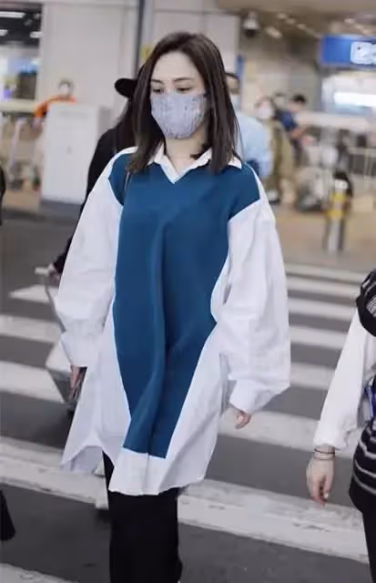 阿嬌發福也難掩上等美貌，一身寬鬆穿搭隨性自在，網贊：美人在骨不在皮