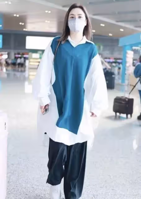 阿嬌發福也難掩上等美貌，一身寬鬆穿搭隨性自在，網贊：美人在骨不在皮