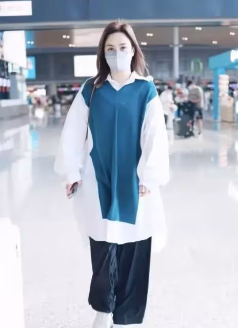 阿嬌發福也難掩上等美貌，一身寬鬆穿搭隨性自在，網贊：美人在骨不在皮