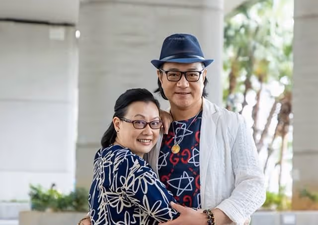 突發!65歲TVB知名老戲骨被曝結束黃昏戀,與小6歲女友分手