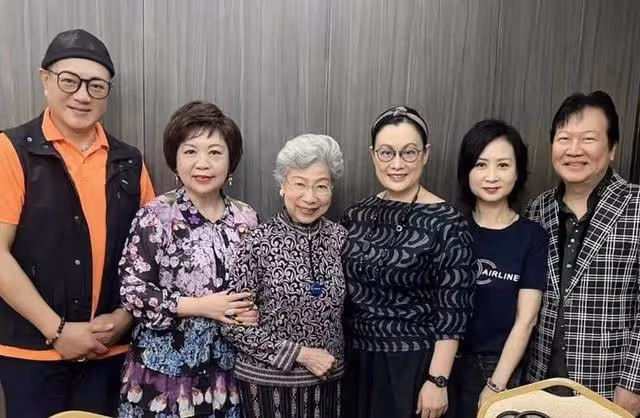 突發!65歲TVB知名老戲骨被曝結束黃昏戀,與小6歲女友分手