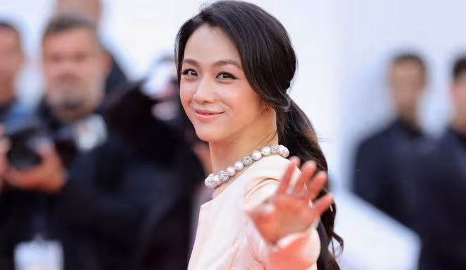 湯唯登坎城舞台,以往受訪「落淚」視頻被扒出,雷佳音慘被韓國網友怒罵