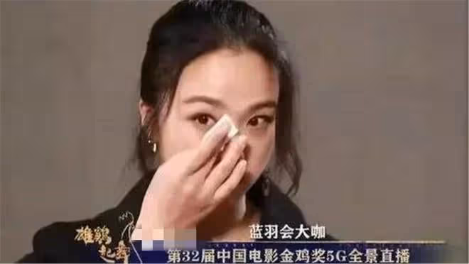 湯唯登坎城舞台,以往受訪「落淚」視頻被扒出,雷佳音慘被韓國網友怒罵