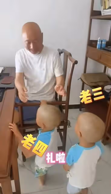 陳佩斯雙胞胎孫子首公開!光頭造型太像爺爺,已有一對雙胞胎孫女