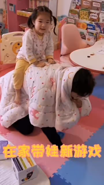 陳佩斯雙胞胎孫子首公開!光頭造型太像爺爺,已有一對雙胞胎孫女