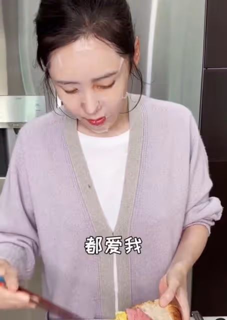 秋瓷炫早起為老公做飯顯憔悴!於曉光曬打高爾夫玩樂,評論區淪陷
