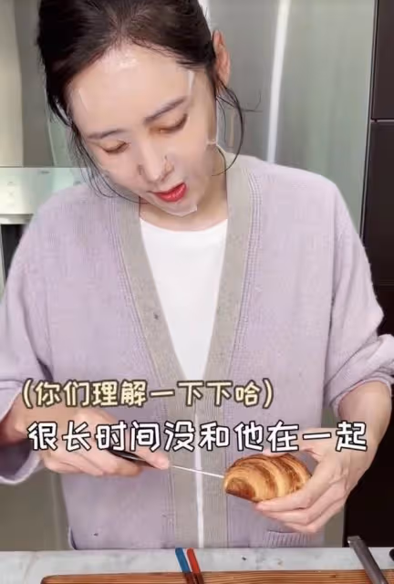 秋瓷炫早起為老公做飯顯憔悴!於曉光曬打高爾夫玩樂,評論區淪陷
