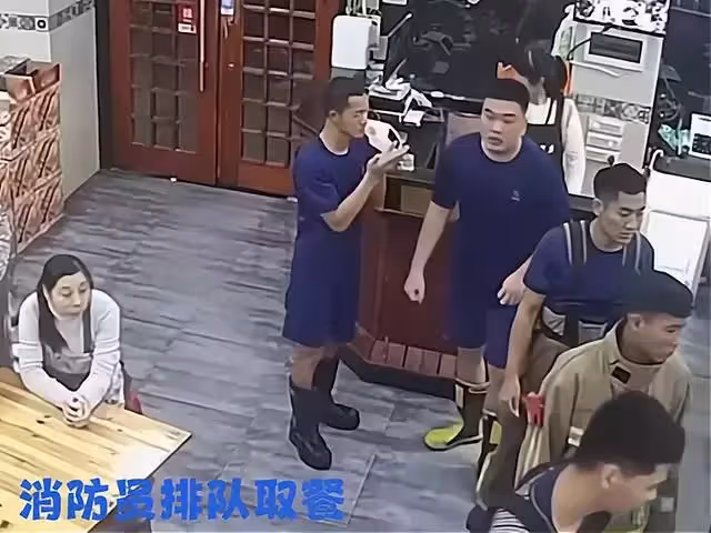 消防員淩晨滅火後到早餐店就餐,皮衣哥悄悄買單,之後默默離開餐廳,網贊:愛的溫暖
