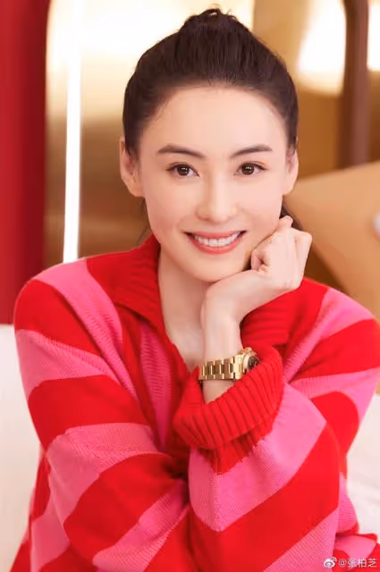 張柏芝素顏自拍!「12歲兒子意外入鏡」身高超過母肩膀 「一轉正面」五官和謝霆鋒一模一樣