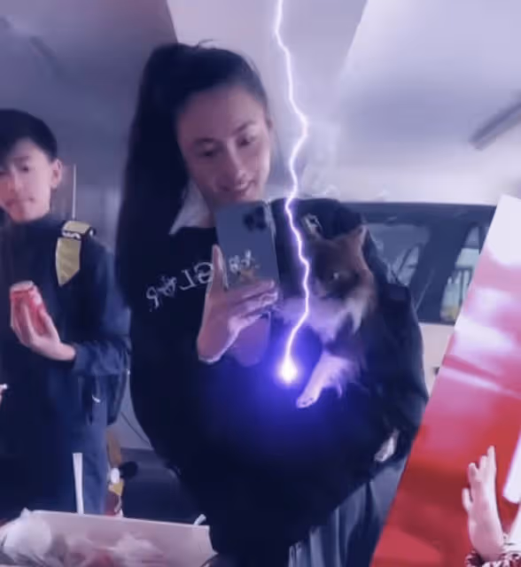 張柏芝素顏自拍!「12歲兒子意外入鏡」身高超過母肩膀 「一轉正面」五官和謝霆鋒一模一樣