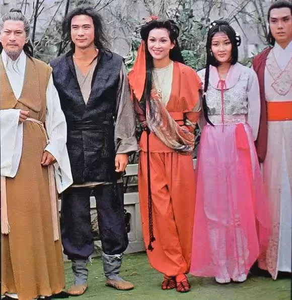 拋妻棄子!71歲老戲骨「娶小30歲嬌妻」還犯下三宗罪 戀上23歲網紅「反被欺騙」私生子也不認他