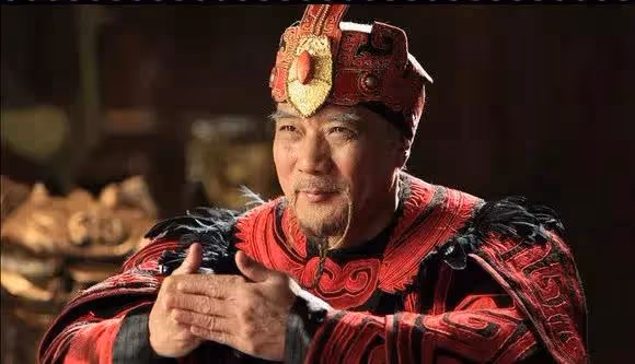 拋妻棄子!71歲老戲骨「娶小30歲嬌妻」還犯下三宗罪 戀上23歲網紅「反被欺騙」私生子也不認他