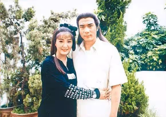 拋妻棄子!71歲老戲骨「娶小30歲嬌妻」還犯下三宗罪 戀上23歲網紅「反被欺騙」私生子也不認他