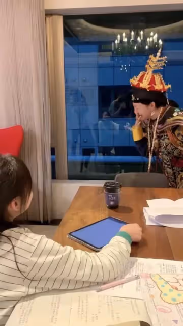 小S戲癮大發!穿古裝和女兒互嗆,被許老三吐槽太好笑,網友:給自己生出了一個「勁敵」