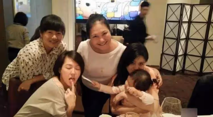 小S戲癮大發！穿古裝和女兒互嗆，被許老三吐槽太好笑，網友：給自己生出了一個「勁敵」