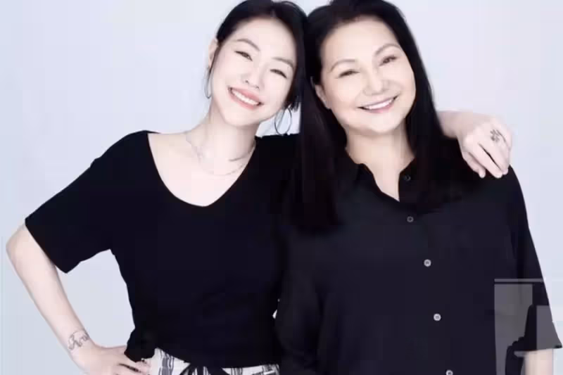 小S戲癮大發！穿古裝和女兒互嗆，被許老三吐槽太好笑，網友：給自己生出了一個「勁敵」