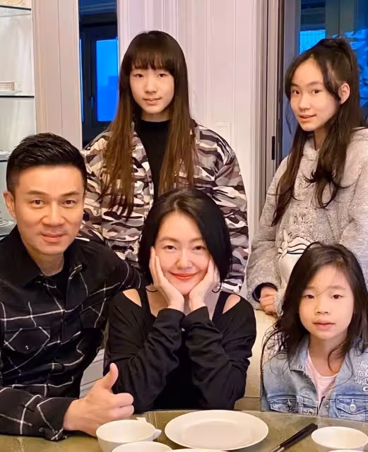 小S戲癮大發！穿古裝和女兒互嗆，被許老三吐槽太好笑，網友：給自己生出了一個「勁敵」