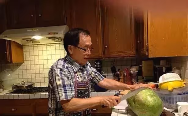 77歲歸亞蕾豪宅曝光,門口院子種南瓜,移居國外,享受「農家樂」晚年生活