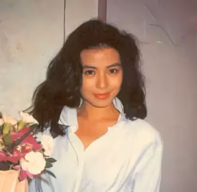 被封東方夢露!拒做大哥的女人「為摯愛守寡15年」 如今62歲的她「一臉凍齡」氣質出眾
