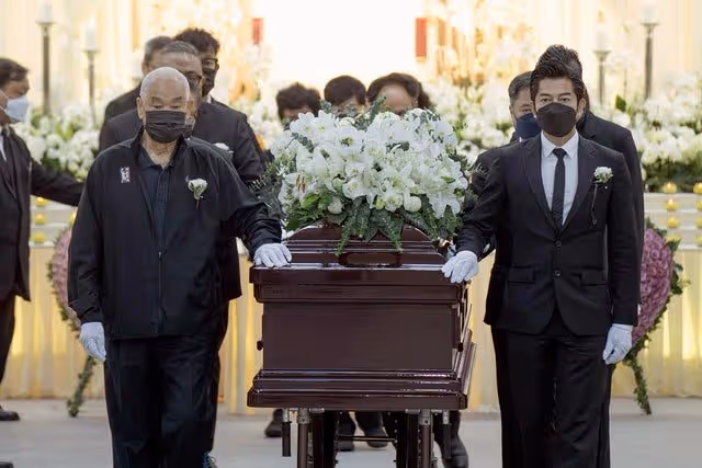 經理人小美父親今出殯　郭富城親自扶靈送最後一程