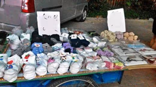 大娘照顧養女25年,養女嫁入豪門親媽來相認養女說一句話親媽哭了