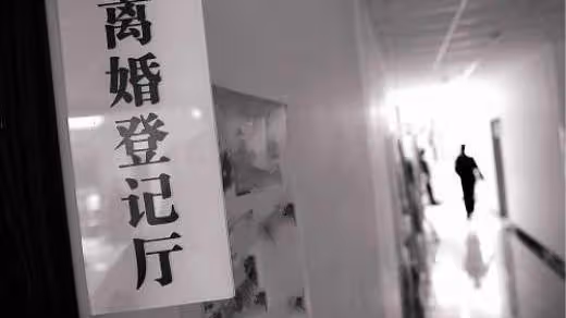 新婚夜妻子總說肚子疼,丈夫帶妻子去醫院,醫生說一話丈夫愣住了